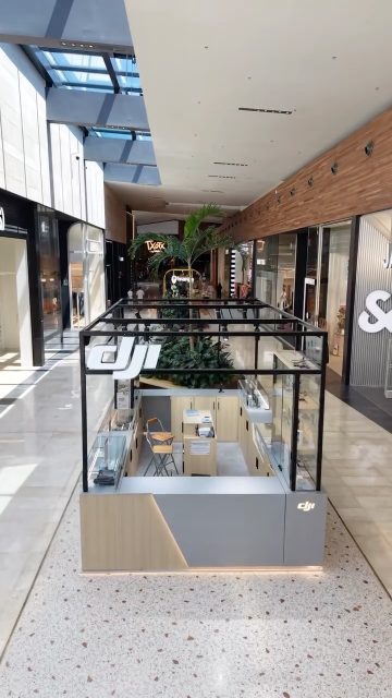 ¿Sabías que la mejor tecnología para tus videos ya está en Donostia? 🚁✨
A solo 10 minutos de la hermosa playa de La Concha, se encuentra nuestro punto de venta oficial DJI en el Centro Comercial Garbera. Ven a disfrutar de una atención totalmente personalizada, conoce nuestros equipos en exhibición y vive la experiencia de tocar, ver y probar la tecnología antes de llevarla a casa. 📸
¡Ongi etorri! Te estamos esperando para ayudarte a elegir tu próximo compañero de aventuras.
📍 Centro Comercial Garbera, Donostia.
#DJIEspaña #Donostia #SanSebastian #WestfieldGarbera #CreadoresDeContenido #Drones #DJIKiosk #Filmmaking