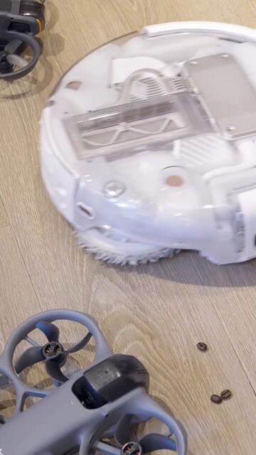 DJI ROMO 2 ve más allá del desorden. 👀
Gracias a su detección de obstáculos a nivel milimétrico, derivada de la tecnología de drones, ROMO P2 sortea los obstáculos mientras su IA reduce la velocidad al pasar cerca de partículas para evitar su dispersión.

📦 Entregas programadas a partir del 9 de septiembre.

💬 Contáctanos para apartar la tuya hoy mismo o resolver cualquier duda con nuestro equipo.

Visítanos y conoce más en nuestras tiendas físicas:
📍 Madrid Norte: Centro Comercial La Vaguada
📍 Madrid Sur: Centro Comercial Westfield Parquesur
📍 Barcelona: Centro Comercial Westfield La Maquinista
📍 Donostia / San Sebastián: Centro Comercial Garbera

🌐 www.djistoreiberia.com

#DJI #DJIROMO #DJIROMO2Series #DJIROMOP2 #AspiradoraIA #robotaspiradora #aspiradora #hogarinteligente